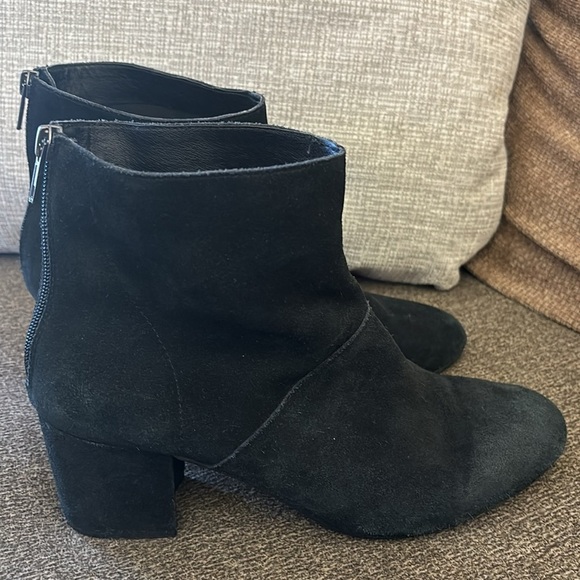 Steve Madden Black Suede Ankle Boot Chunky Heel Size 10 - Picture 4 of 12